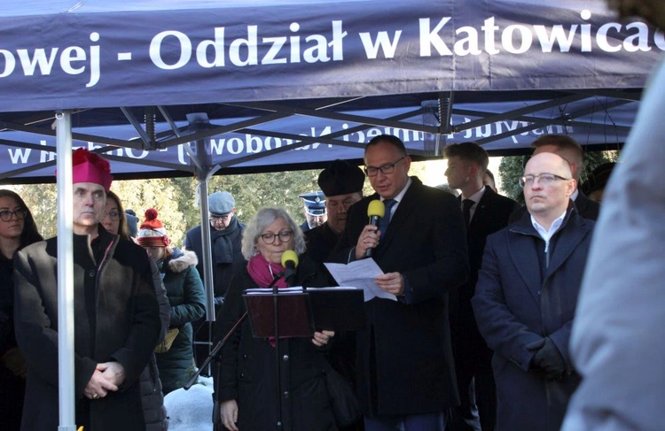 Odsłonięcie monumentu pamięci ofiar marszu śmierci