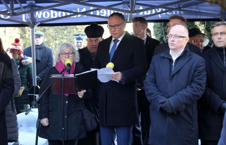 Odsłonięcie monumentu pamięci ofiar marszu śmierci