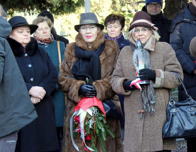 Odsłonięcie monumentu pamięci ofiar marszu śmierci