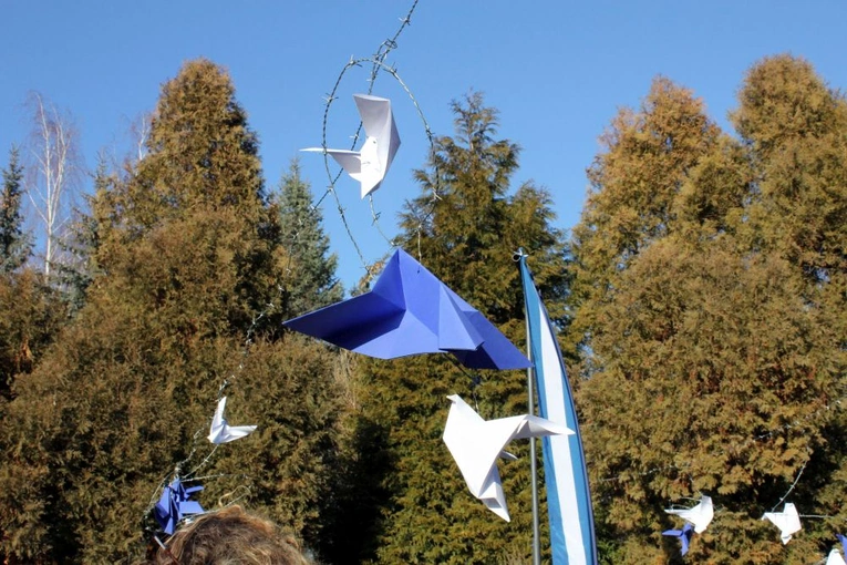 Odsłonięcie monumentu pamięci ofiar marszu śmierci