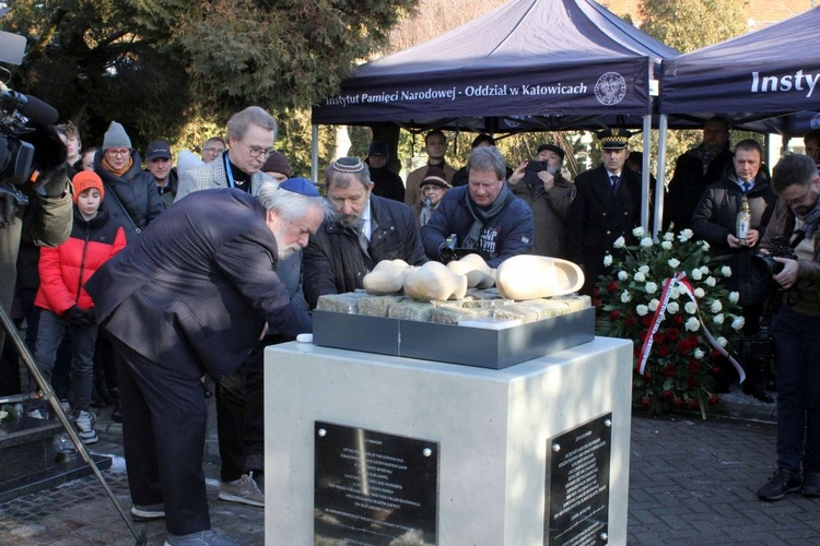 Odsłonięcie monumentu pamięci ofiar marszu śmierci