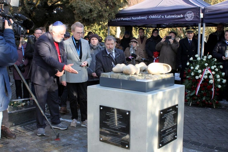 Odsłonięcie monumentu pamięci ofiar marszu śmierci