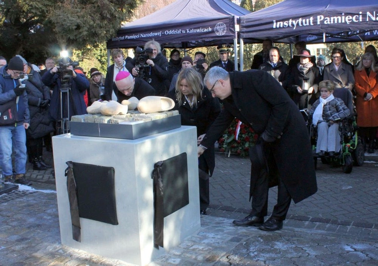 Odsłonięcie monumentu pamięci ofiar marszu śmierci