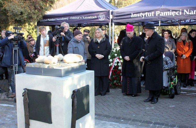Odsłonięcie monumentu pamięci ofiar marszu śmierci