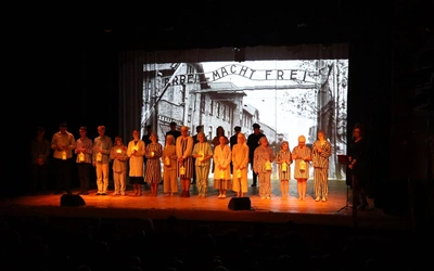 W hołdzie ofiarom Auschwitz