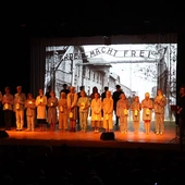 W hołdzie ofiarom Auschwitz