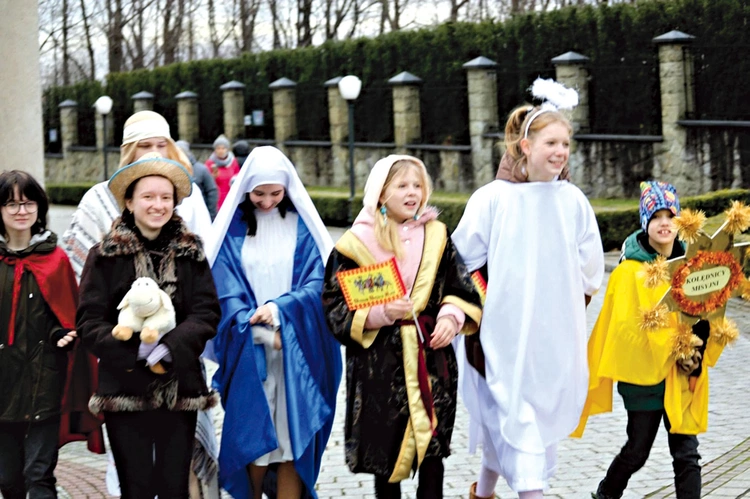 	Młodzi pomocnicy zachęcają swoim zapałem.