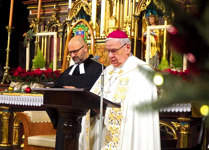 	Ks. Andrzej Wójcik, proboszcz parafii ewangelicko-augsburskiej w Gliwicach, i biskup gliwicki senior Jan Kopiec.