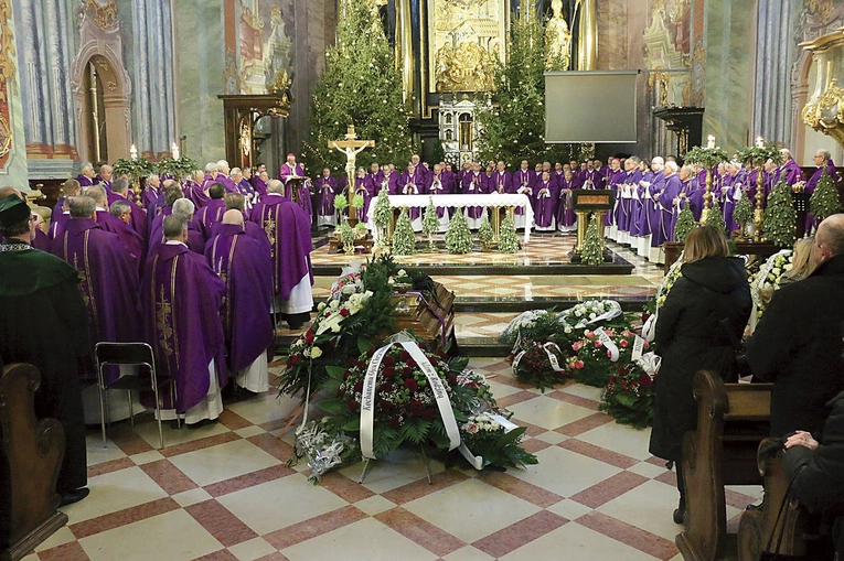 	Zmarłego kapłana polecamy modlitwie.