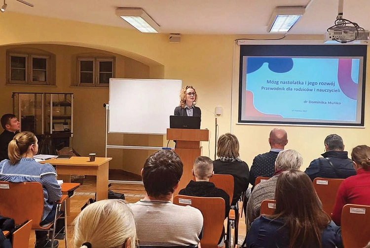 Kolejne spotkaniejuż 14 marca. Tym razem temat: „Wychowanie przez czytanie”. Miejmy nadzieję, że podobnych spotkań będzie tu coraz więcej.