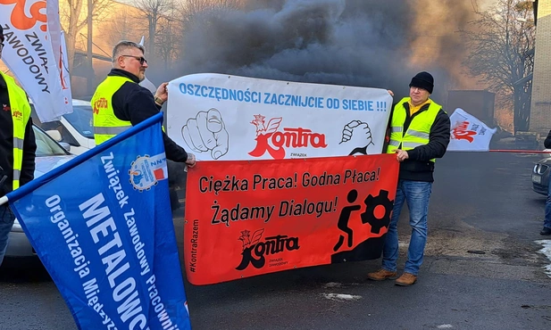 Bielsko-Biała. Pikieta przed siedzibą spółki Adler. Pracownicy boją się zwolnień