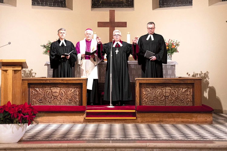 	Modlitwie przewodniczył bp Marian Niemiec,  który do 2024 r. był biskupem diecezji katowickiej  Kościoła Ewangelicko-Augsburskiego w Polsce.