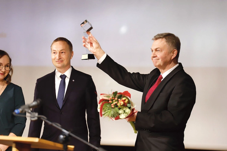 	Ginekolog z Białegostoku, tegoroczny laureat, zadedykował swoje wyróżnienie m.in. małżeństwom oczekującym na potomstwo. Po lewej stoi Wojciech Zięba, prezes Zarządu Polskiego Stowarzyszenia Obrońców Życia Człowieka.