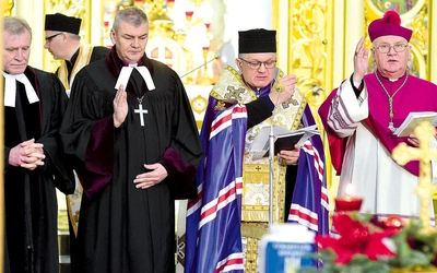 Na koniec liturgii wszyscy obecni przedstawiciele wyznań wspólnie udzielili zgromadzonym błogosławieństwa.