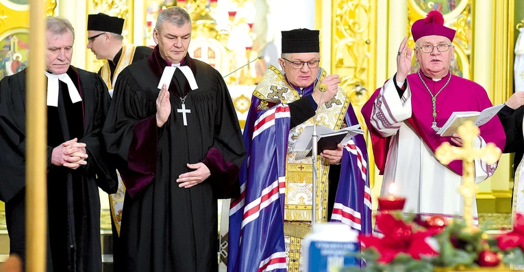Na koniec liturgii wszyscy obecni przedstawiciele wyznań wspólnie udzielili zgromadzonym błogosławieństwa.