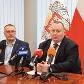 Łukasz Molenda, wiceprezydent Radomia (z prawej), i Sebastian Równy, dyrektor Wydziału Kultury Urzędu Miejskiego.