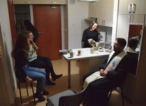 Kolęda w pokoju studenckim Zuzanny Dziwińskiej.
