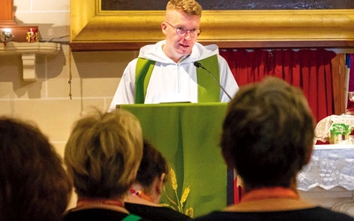 – Czytanie tekstu biblijnego to recepta na piękne życie. Powtórzę za papieżem Franciszkiem: „Nie mów, że Bóg milczy, jeśli twoja Biblia jest zamknięta” – dodaje ks. Jaszczołt.