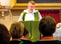 – Czytanie tekstu biblijnego to recepta na piękne życie. Powtórzę za papieżem Franciszkiem: „Nie mów, że Bóg milczy, jeśli twoja Biblia jest zamknięta” – dodaje ks. Jaszczołt.