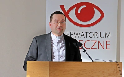 Religijność Polaków spada, tak jak autorytet Kościoła. Co robić?