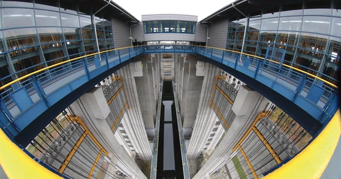 W górę, w dół. O tym, jak windami podróżują… statki