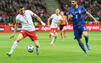 Robert Lewandowski z orzełkiem na piersi występuje 17 lat. Wciąż jest siłą napędową drużyny, która w tym roku powalczy o awans na turniej mistrzostw świata 
