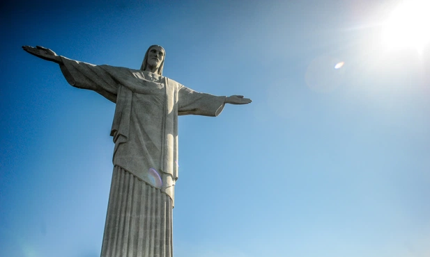 Symbolika religijna może pozostać w miejscach publicznych