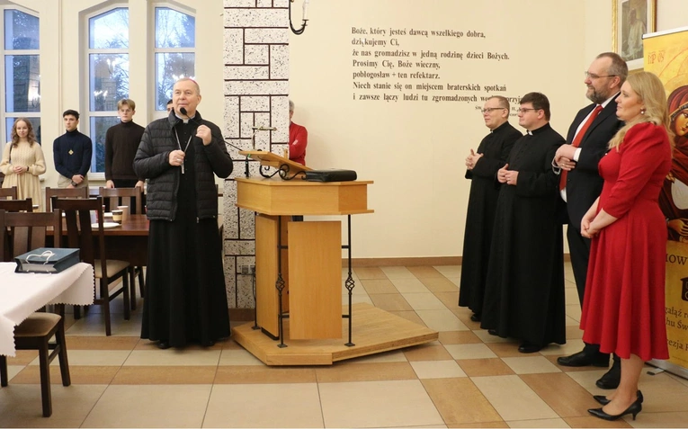 - Życzę wam, byście światło, które jest w Chrystusie, nieśli w sobie i potrafili je wprowadzić w życie - mówił bp Piotr Turzyński.