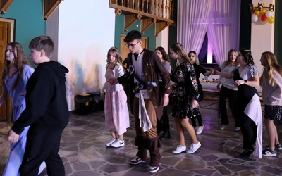 Karnawałowa zabawa młodzieży w Gorzycach