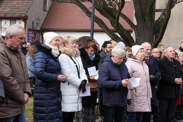 Otwarcie Roku Jubileuszowego i przejście przez bramę na wrocławskim Brochowie