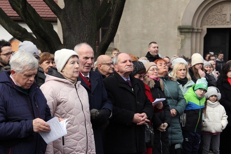 Otwarcie Roku Jubileuszowego i przejście przez bramę na wrocławskim Brochowie