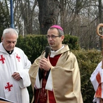 Otwarcie Roku Jubileuszowego i przejście przez bramę na wrocławskim Brochowie