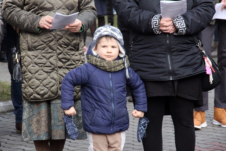 Otwarcie Roku Jubileuszowego i przejście przez bramę na wrocławskim Brochowie