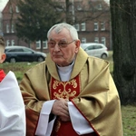 Otwarcie Roku Jubileuszowego i przejście przez bramę na wrocławskim Brochowie