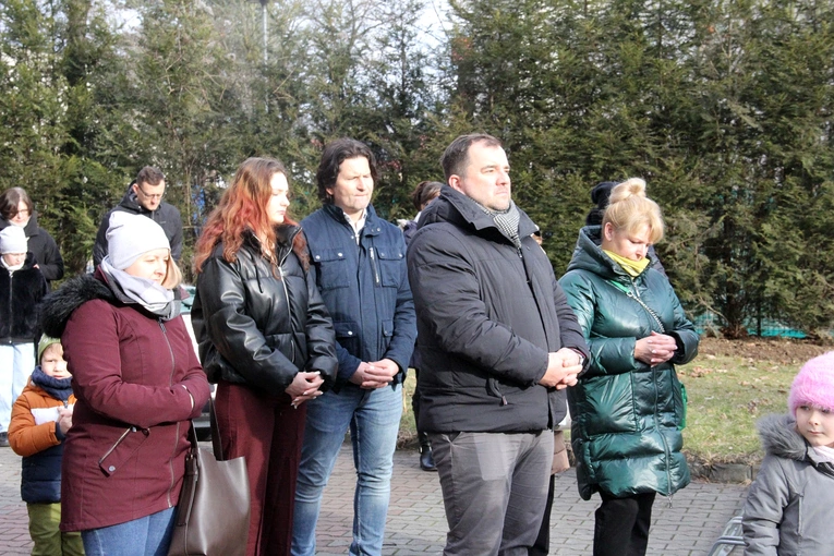 Otwarcie Roku Jubileuszowego i przejście przez bramę na wrocławskim Brochowie