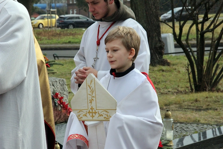 Otwarcie Roku Jubileuszowego i przejście przez bramę na wrocławskim Brochowie
