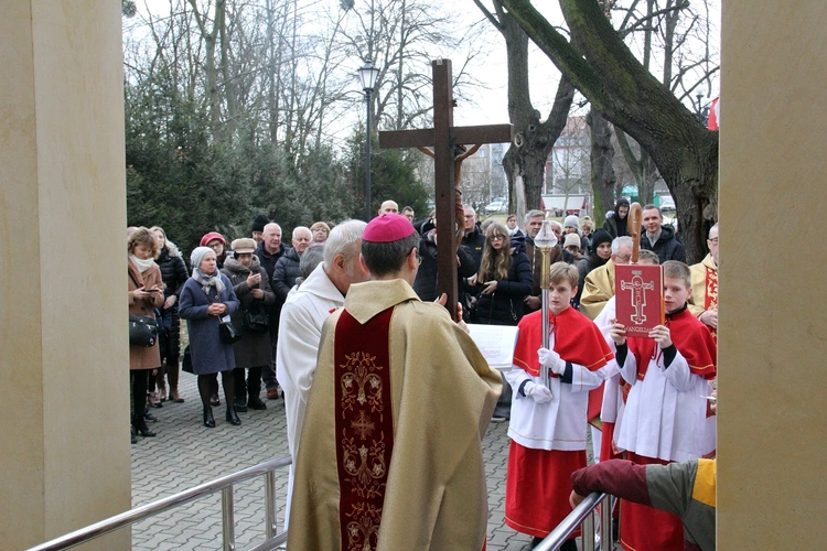 Otwarcie Roku Jubileuszowego i przejście przez bramę na wrocławskim Brochowie