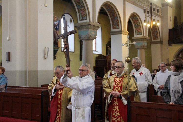 Otwarcie Roku Jubileuszowego i przejście przez bramę na wrocławskim Brochowie
