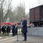Pod pomnikiem Ofiar Tragedii Górnośląskiej