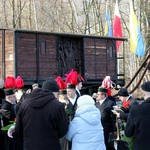 Pod pomnikiem Ofiar Tragedii Górnośląskiej