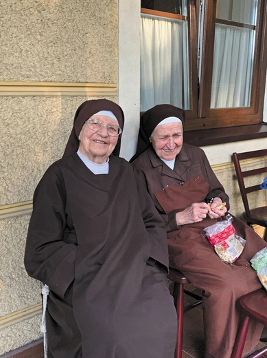 „Habit dodaje mi odwagi”. Prawdziwe historie zakonnic