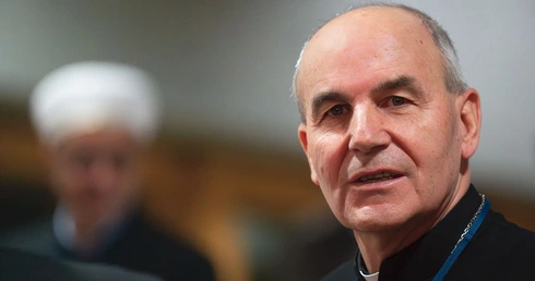 Bp dr hab. Henryk Ciereszkobi skup pomocniczy archidiecezji białostockiej. Jest przewodniczącym Komitetu ds. Dialogu z Religiami Niechrześcijańskimi KEP.