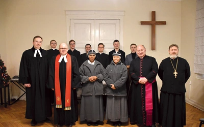 W ewangelicko-metodystycznej kaplicy Emanuela w modlitwie wzięli udział przedstawiciele Kościołów ewangelicko- -augsburskiego, prawosławnego i rzymskokatolickiego, w tym siostry brygidki oraz klerycy Gdańskiego Seminarium Duchownego, a także wierni z trójmiejskiej diaspory ewangelicko-reformowanej.