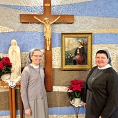 W kaplicy pw. Najświętszego Serca Pana Jezusa  przy ul. Światowida w Gdyni można codziennie rano uczestniczyć w Eucharystii wraz z siostrami.