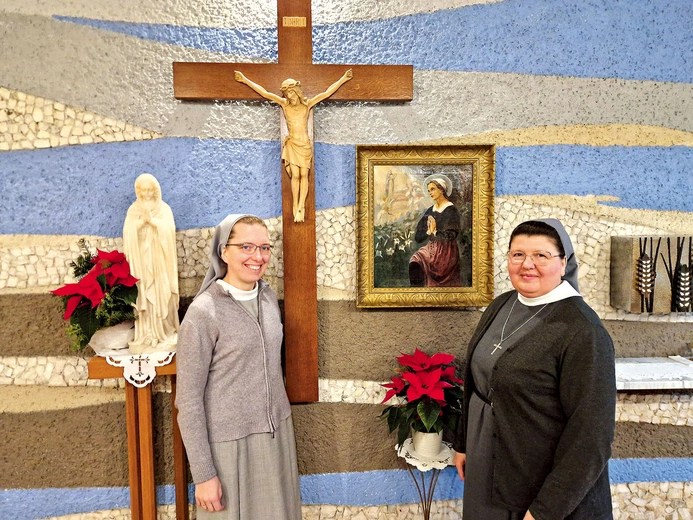 W kaplicy pw. Najświętszego Serca Pana Jezusa  przy ul. Światowida w Gdyni można codziennie rano uczestniczyć w Eucharystii wraz z siostrami.