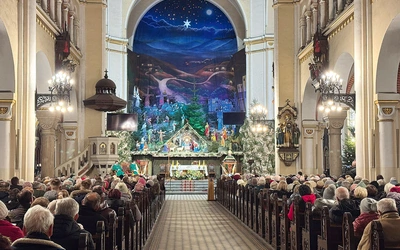 Przedstawiciele wspólnoty licznie zgromadzili się w kościele franciszkanów.