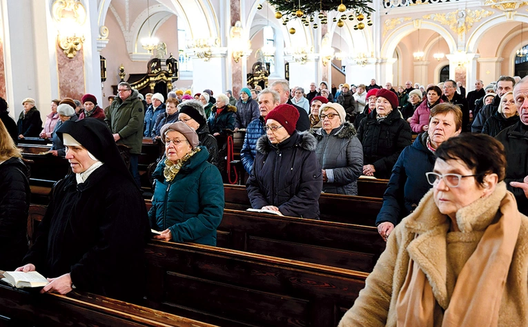 	Wiele osób włączyło się w modlitwę ekumeniczną.