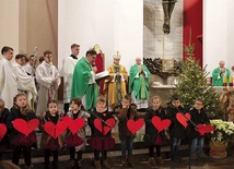 	Dużo uśmiechu i wzruszenia wywołał występ płońskich przedszkolaków, które zaśpiewały ze szczerego serca.