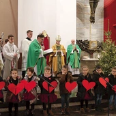 	Dużo uśmiechu i wzruszenia wywołał występ płońskich przedszkolaków, które zaśpiewały ze szczerego serca.