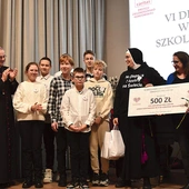 	Szkolne Koło Caritas, które s. Dalia prowadzi przy SP nr 20 z Oddziałami Integracyjnymi w Gorzowie Wlkp., otrzymało w tym roku nagrodę na VI Diecezjalnej Gali Wolontariatu. Napis na bluzie sprezentowanej od młodzieży: „Najlepsza siostra na świecie” mówi sam za siebie!